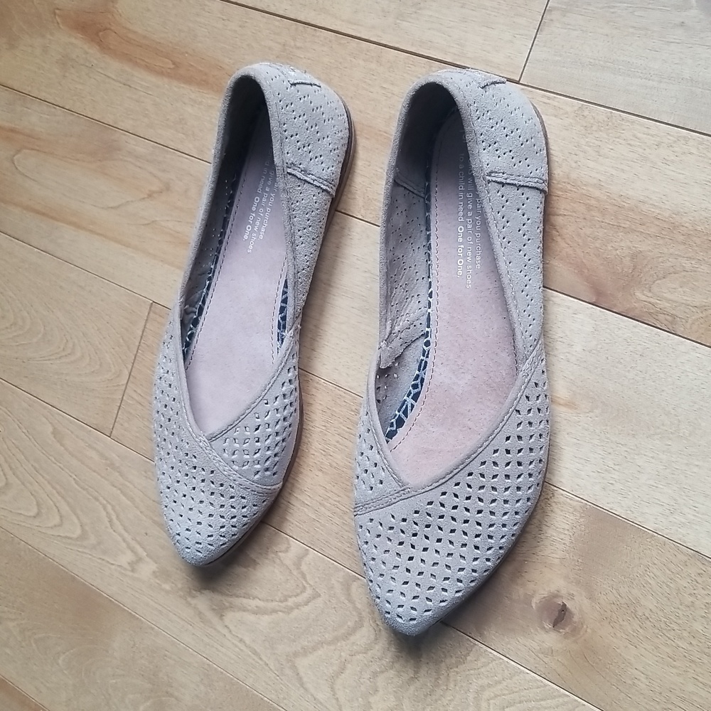Toms size 6.5 Tan women's shoes - Picture 7 of 10